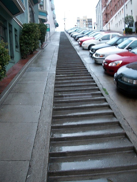 wpid-sf1.1267669070.hills-so-steep-the-sidewalks-have-steps-2011-05-24-04-45.jpg