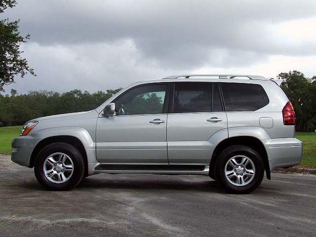 2011 Infiniti qx56 vs nissan armada #4